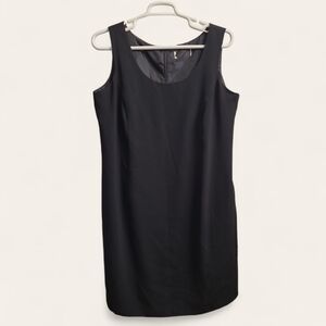 🎳  Black Sleek Sheath lined dress